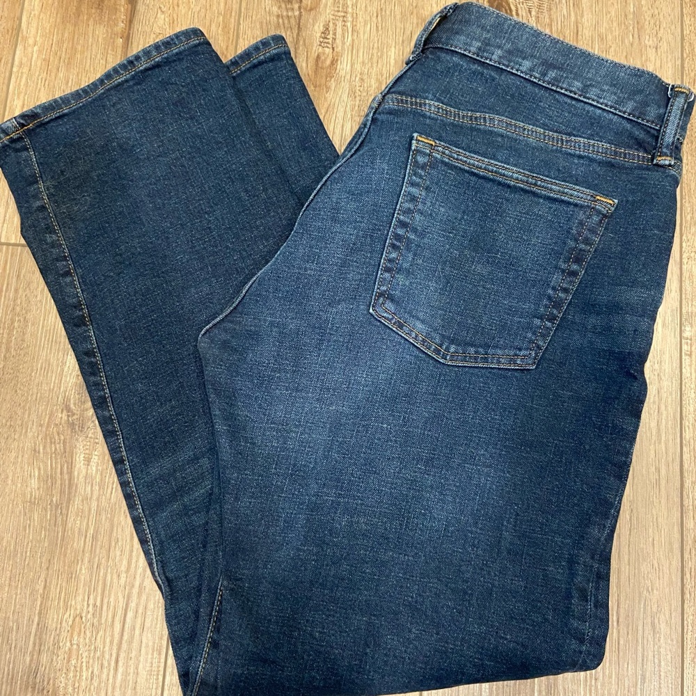 NWOT Gap 31/30 straight leg jeans